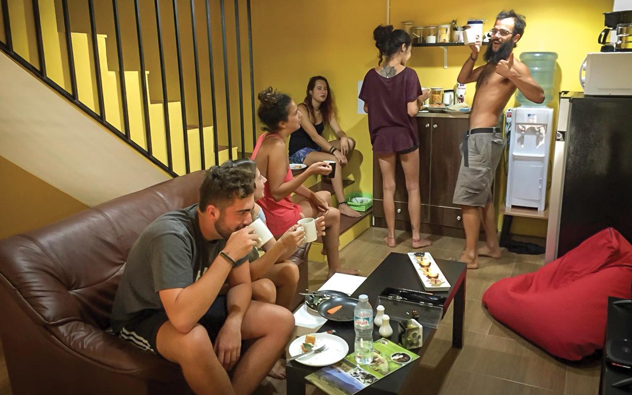 Hostel Artistel (Adults Only) Chiang Mai Exterior foto