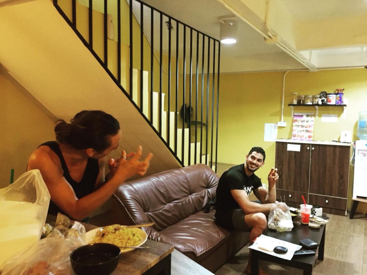 Hostel Artistel (Adults Only) Chiang Mai Exterior foto